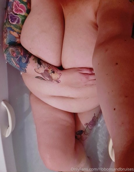 ribbonsandbruises pornstar beautiful photos