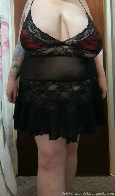 ribbonsandbruises model image