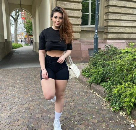 Ariane Rey model pretty img