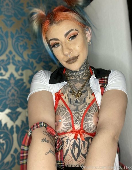 dee louisexx adult model pictures