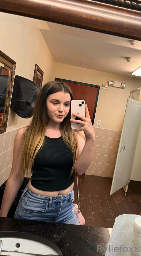 ryliefoxx free model xxx images