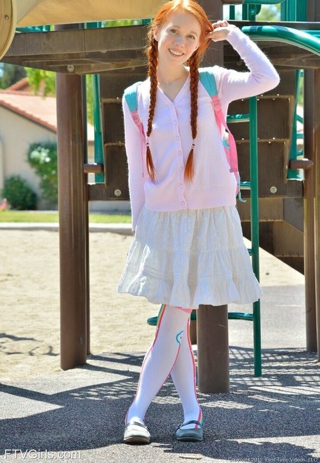 Dolly Little top star photo