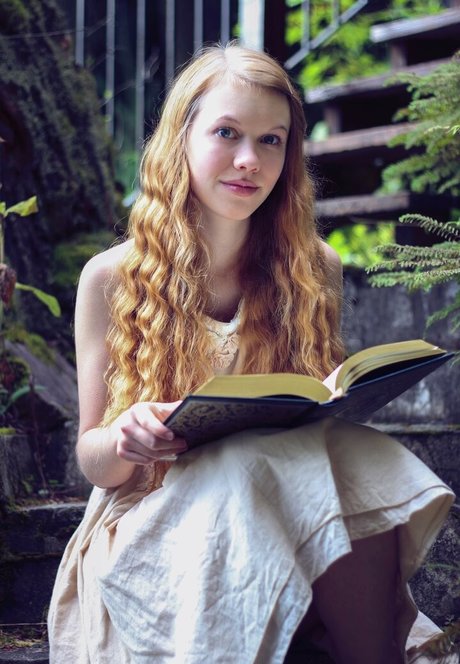 Dolly Little model perfect photo