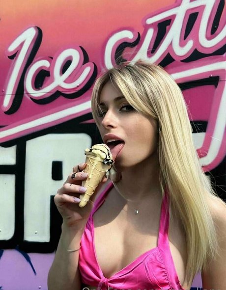 anna liana high quality model image