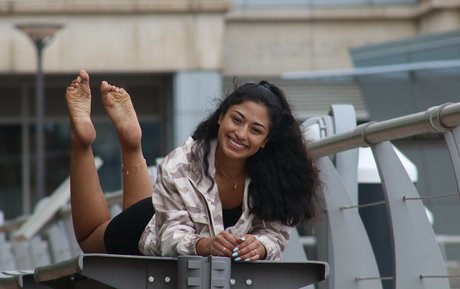 Joeys Feet Girls art star gallery