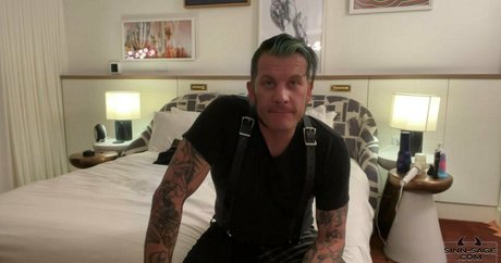 drakemanowarxxx erotic actress image