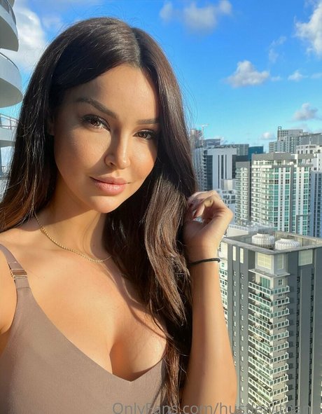 HustlewithAnn erotic model images