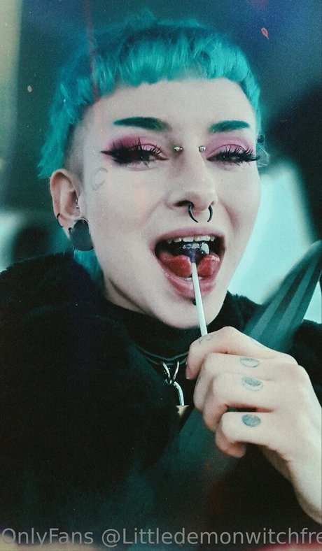 littledemonwitchfree model beautiful img