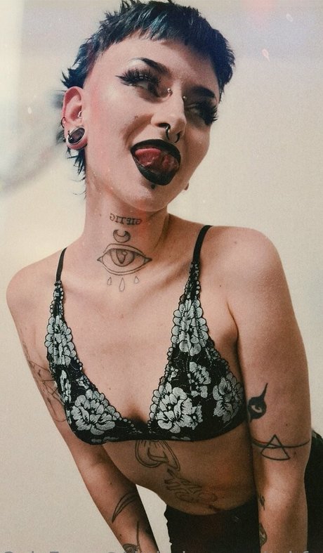 littledemonwitchfree star pic