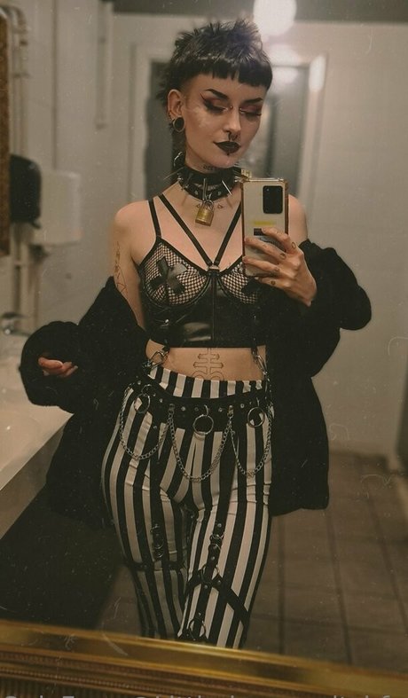 littledemonwitchfree nudes model pictures