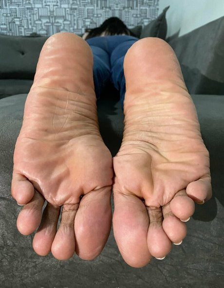 lauraazevedoqueen naked model archive