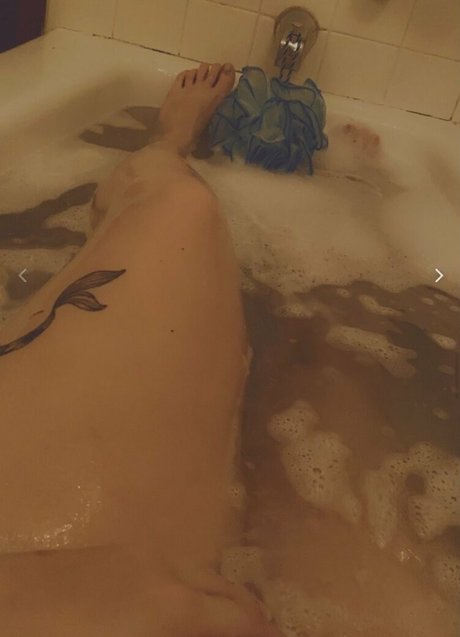 pipermedown naked star image