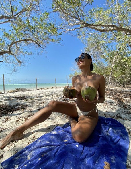 florabellafree naked pornstar image