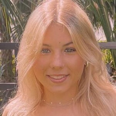 Ariana White model nude pictures