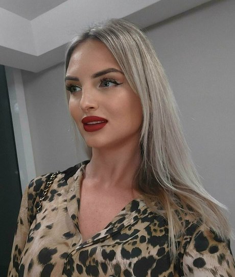 curvy kitty onlyfans art naked gallery