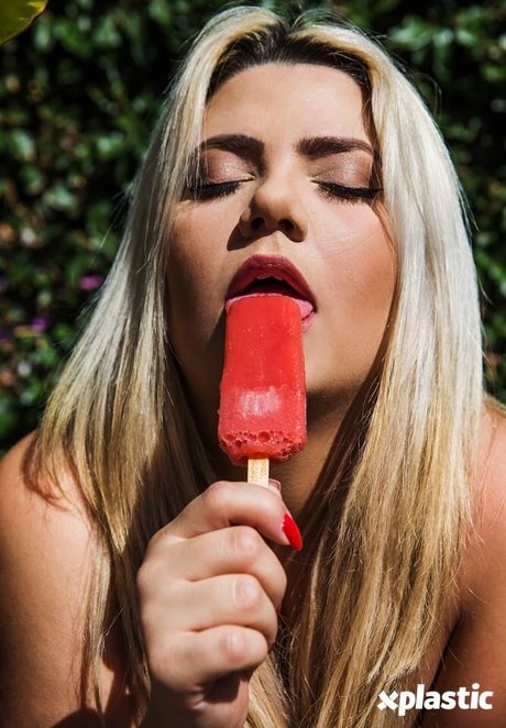 Debora Porto nude model img