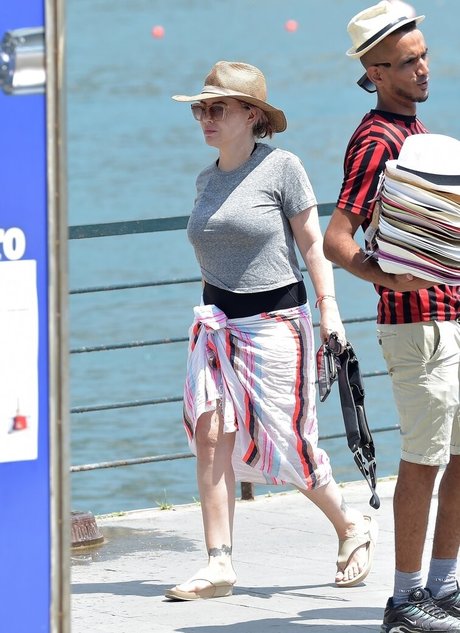 Alyssa Milano star nice images