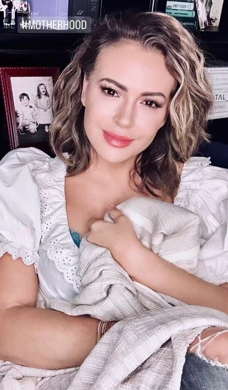 Alyssa Milano pornstar exclusive gallery