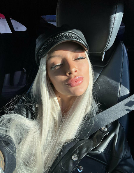 lolaellemodel Profile