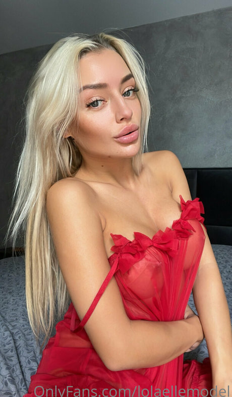 lolaellemodel art star image