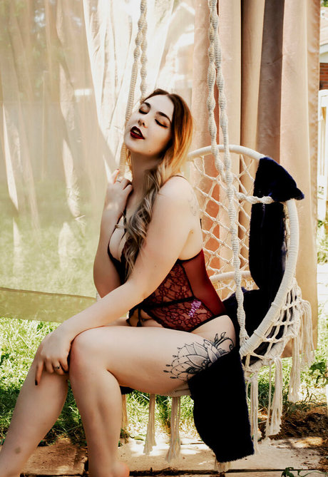 chubby blonde onlyfans free archive