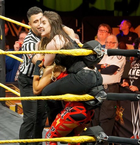 Nikki Cross free star img