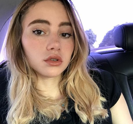 Suki Waterhouse perfect star gallery