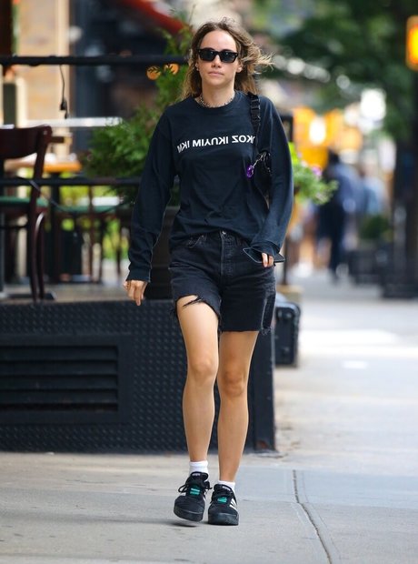 Suki Waterhouse pornstar archive