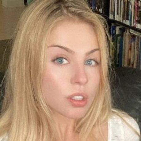 Chelseavundaland beautiful pornstar image