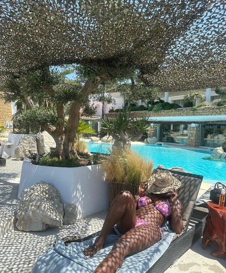 Aya Nakamura star beautiful gallery