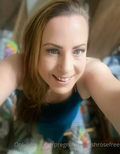 pregnantenglishrosefree adult model pic