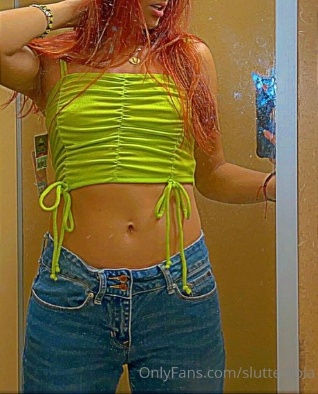 sluttedlola pretty pornstar picture