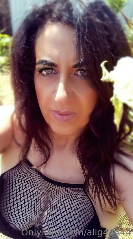 alig44444 pretty star pic