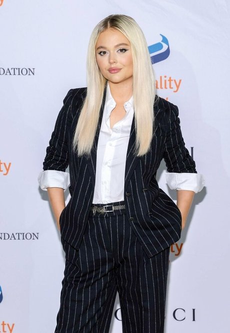 Emily Lind pornstar nice archive