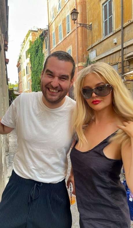 Emily Lind pornstar adult galleries