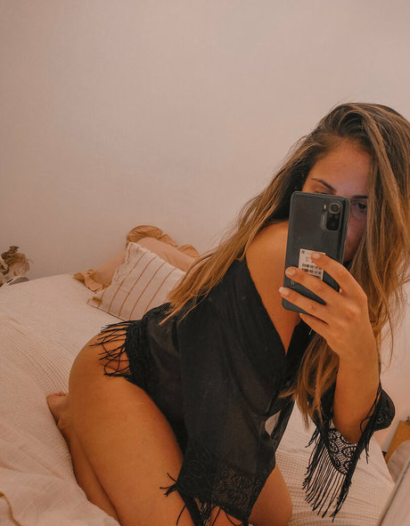 emilyali free model photos