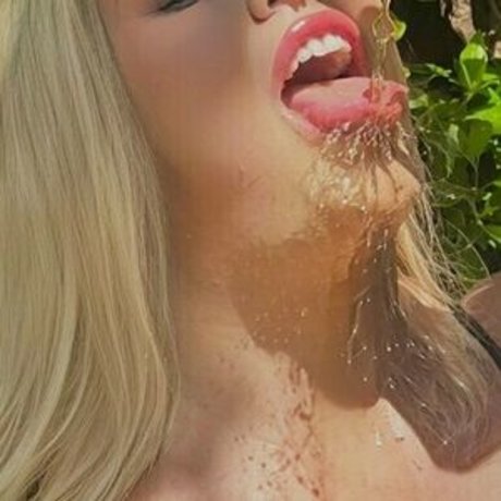 helloweenqueen naked star pics