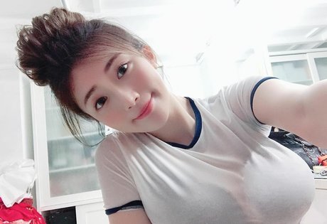 voyeur onlyfans pornographic images