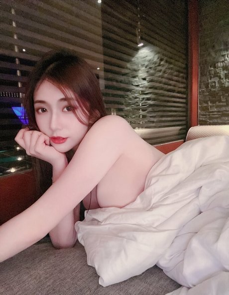 missingvivian model beautiful photos