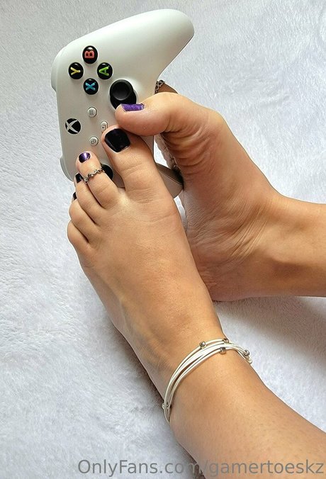 GamertoesKZ pornstar adult images