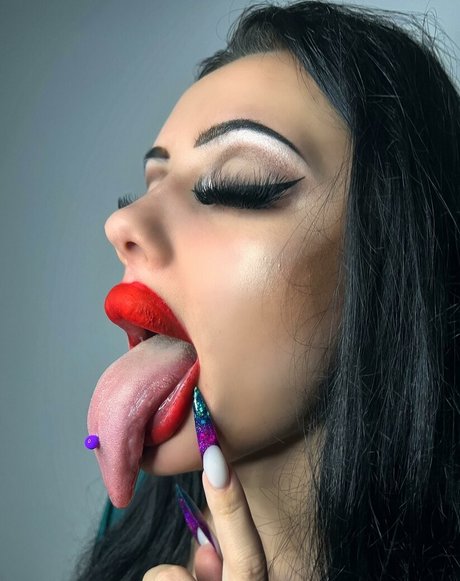 Alison Beth model art pic