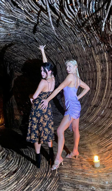 jenhearts247 naked model picture