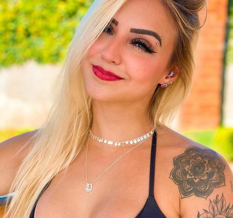 Leticia Ferrazzani beautiful model images