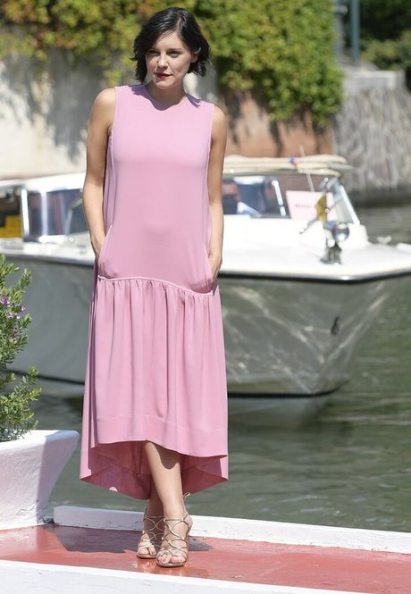 Annabel Scholey art actress pics