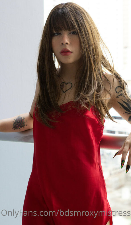 mistressroxybdsm perfect actress img