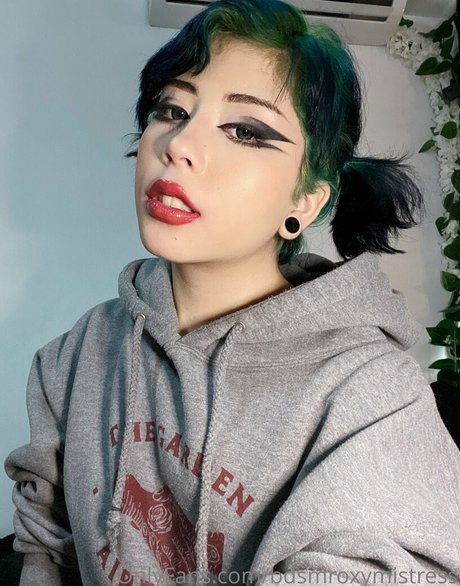 mistressroxybdsm nude actress pics