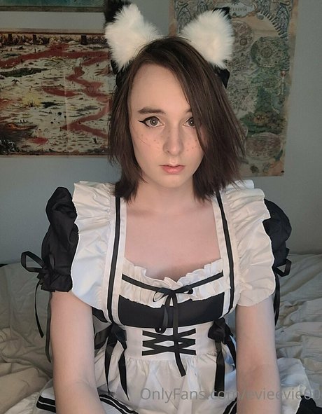 evieevie00 porn model picture