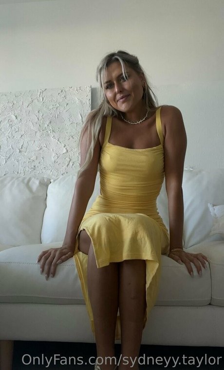 sydneyy taylor model pic