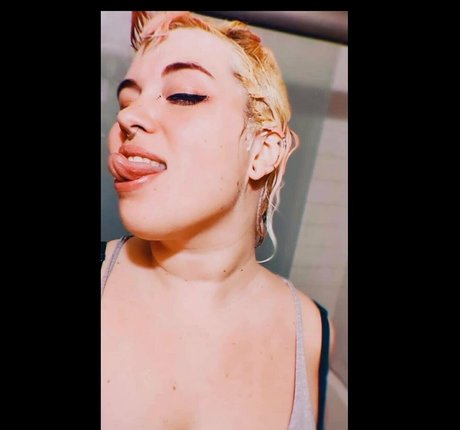 doethebrat pornstar nudes photo