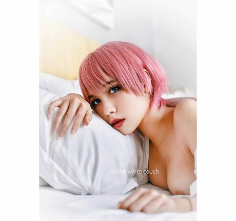 female influencer onlyfans sexy naked photos